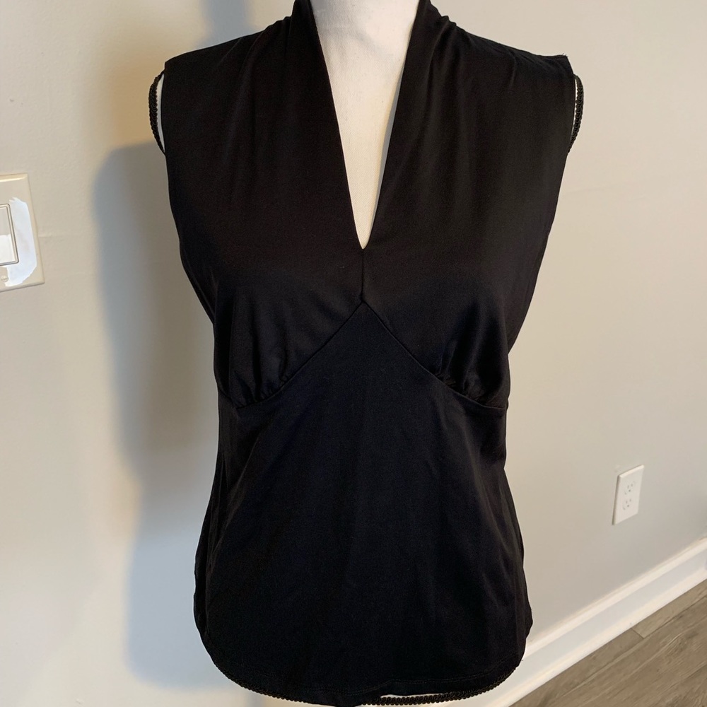 Sleeveless v-neck blouse